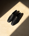 the unlaced black