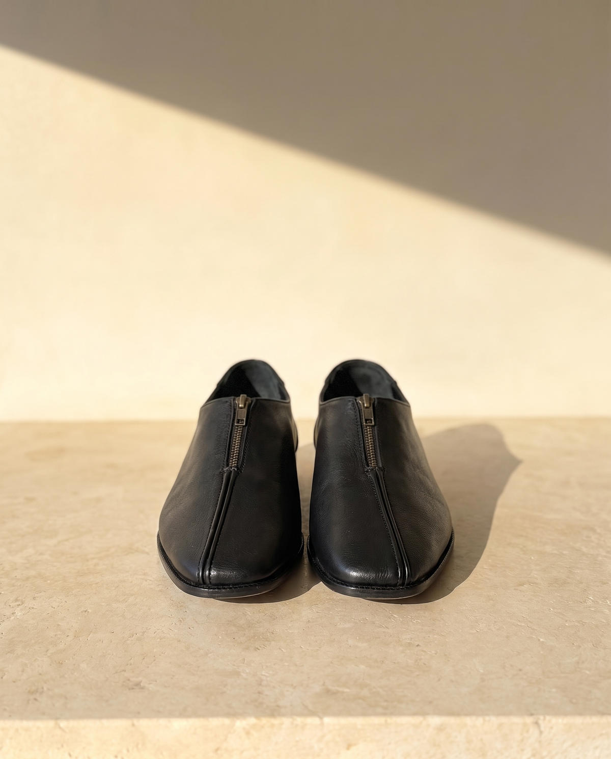 the unlaced black